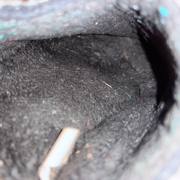 Black fuzzy slippers women’s size 8 - Picture 6 of 6